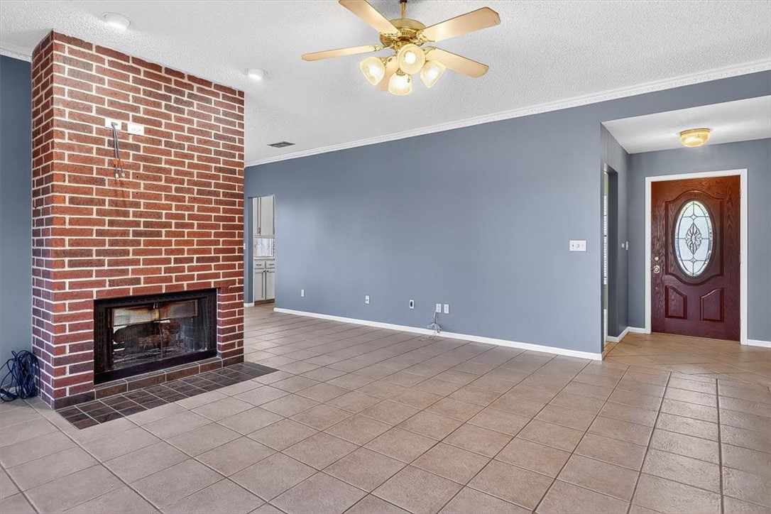 2205 Savoy St Property Photo 7