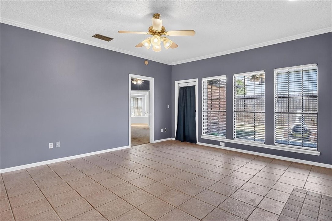 2205 Savoy St Property Photo 8