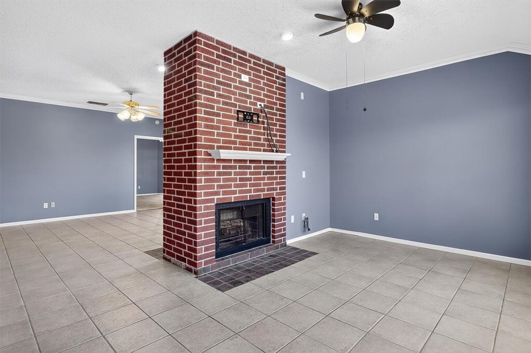 2205 Savoy St Property Photo 13