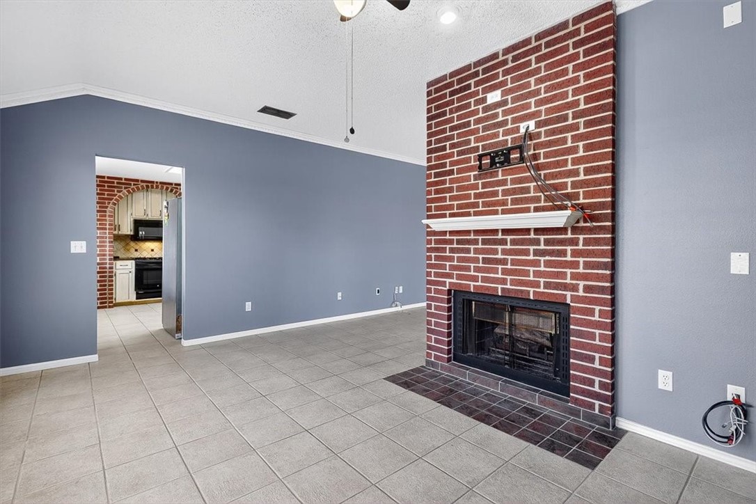 2205 Savoy St Property Photo 14