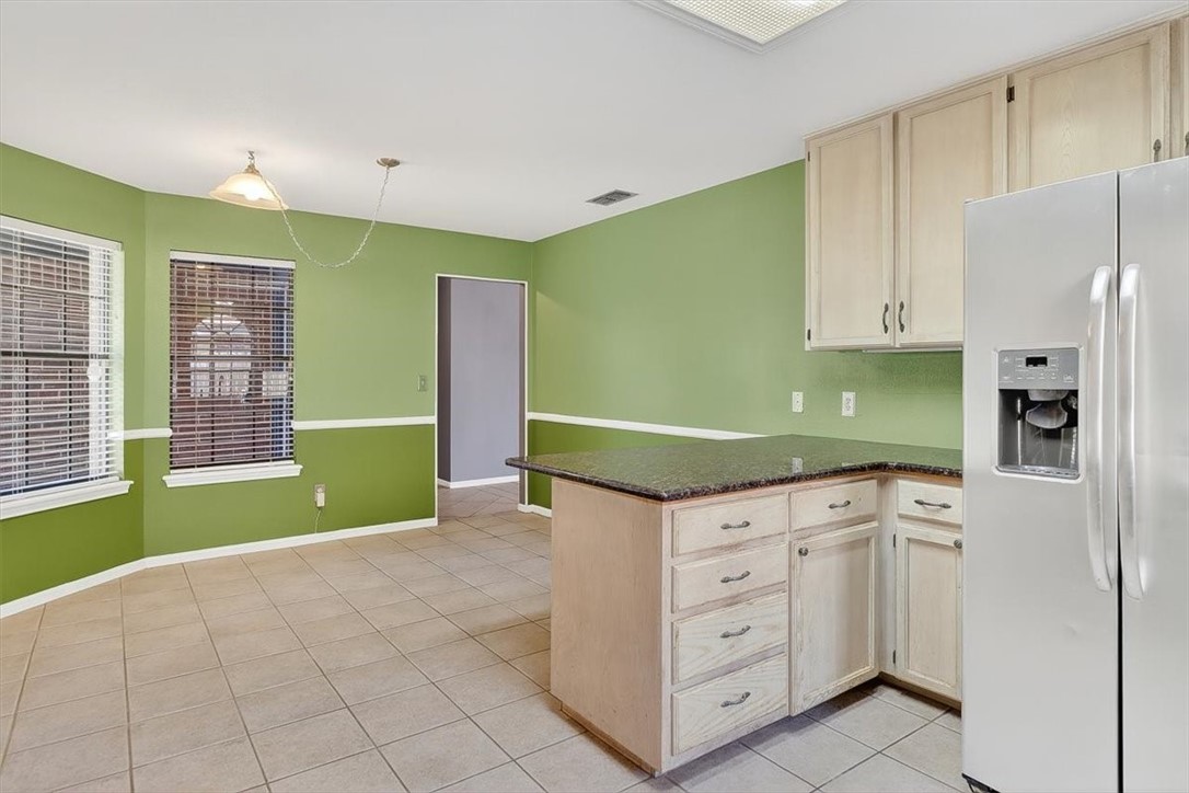 2205 Savoy St Property Photo 16