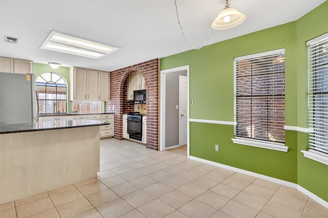 2205 Savoy St Property Photo 19