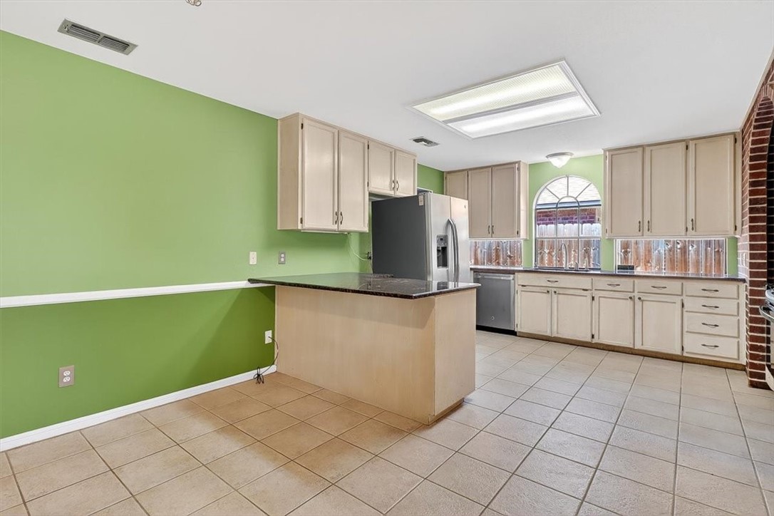 2205 Savoy St Property Photo 20