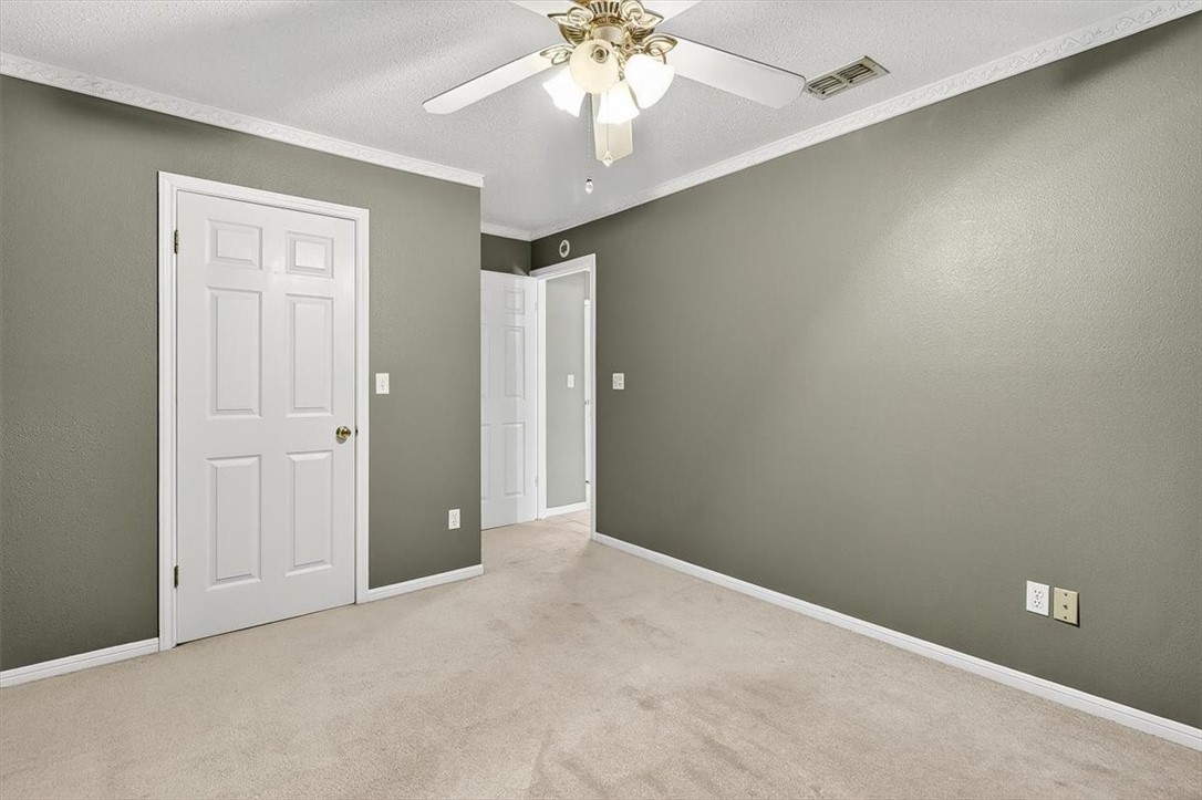 2205 Savoy St Property Photo 32