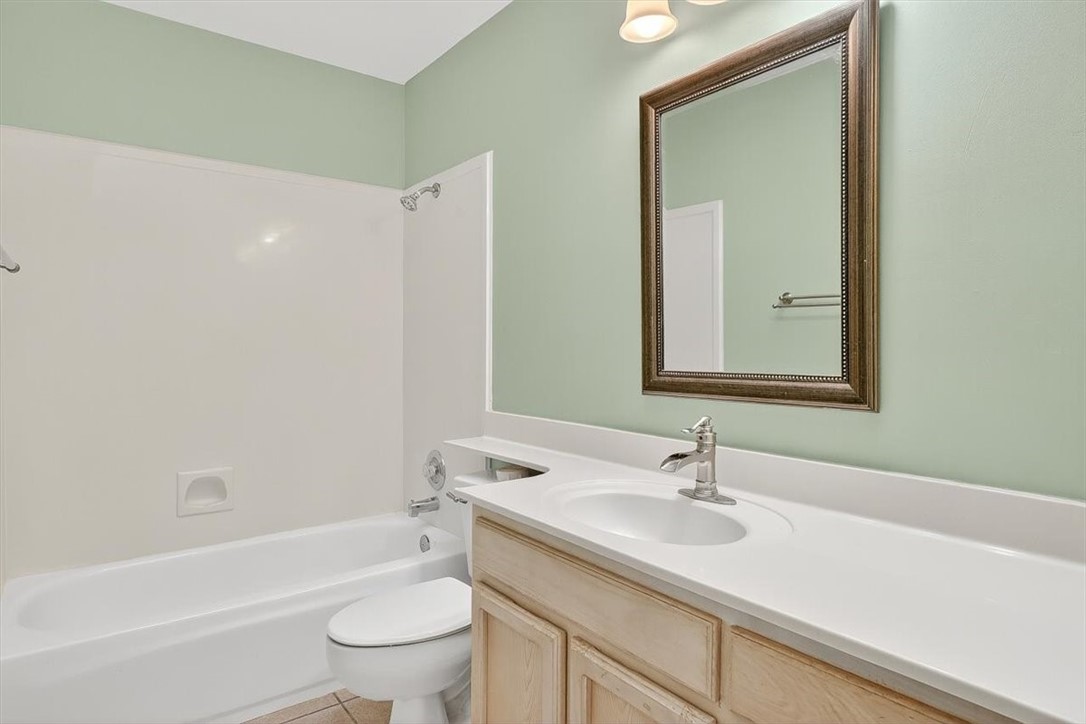 2205 Savoy St Property Photo 33