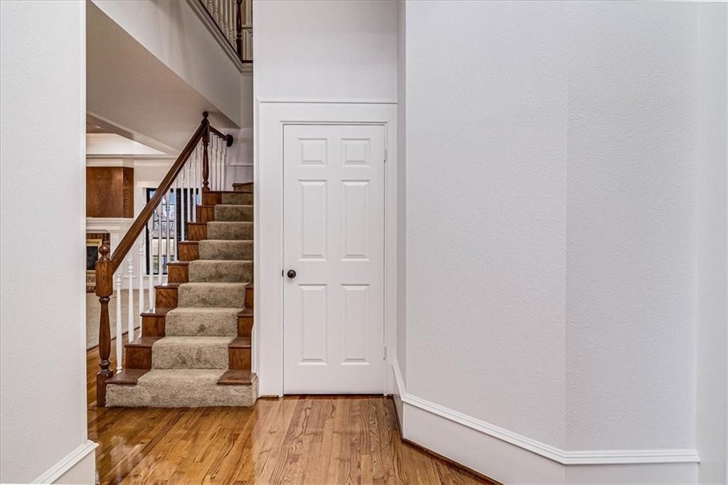 7865 Etienne Dr Property Photo 5