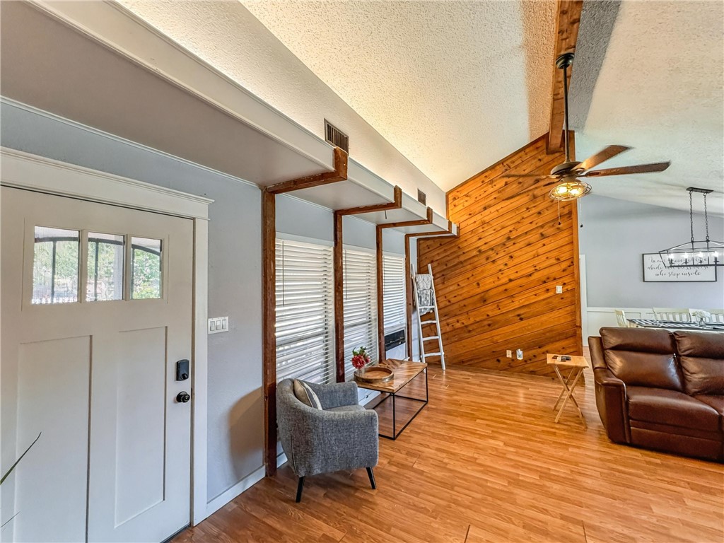 3505 Crestside Dr Property Photo 2