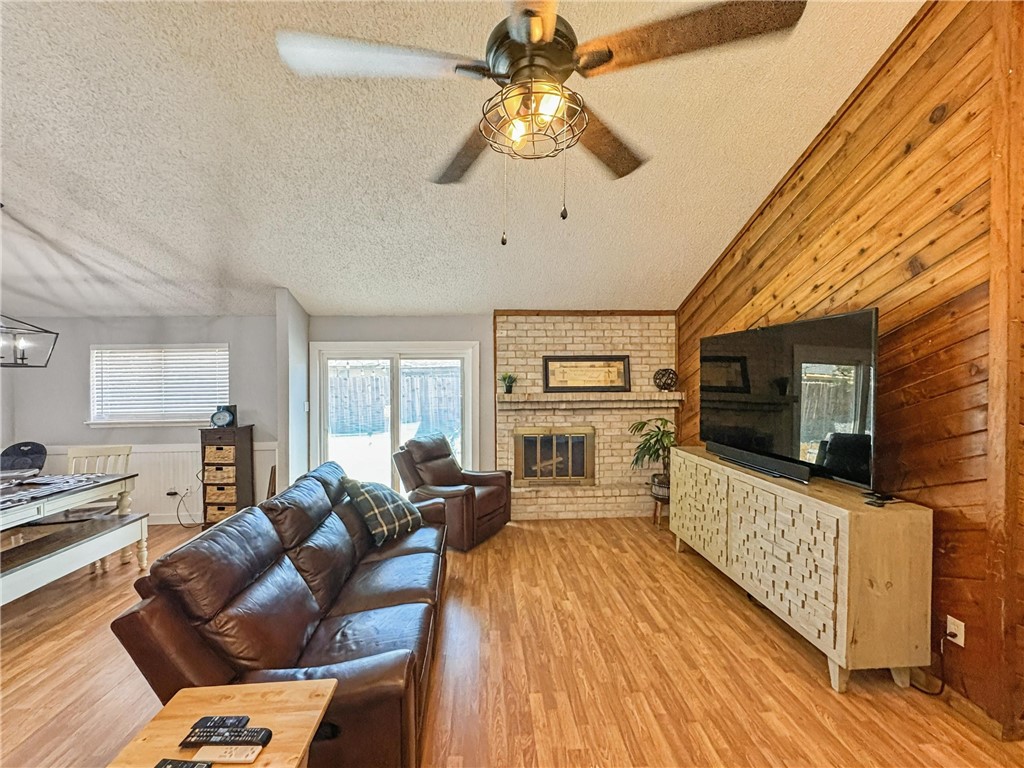 3505 Crestside Dr Property Photo 3