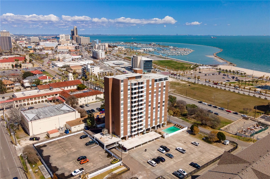 715 S Upper Broadway St 401 Property Photo 1