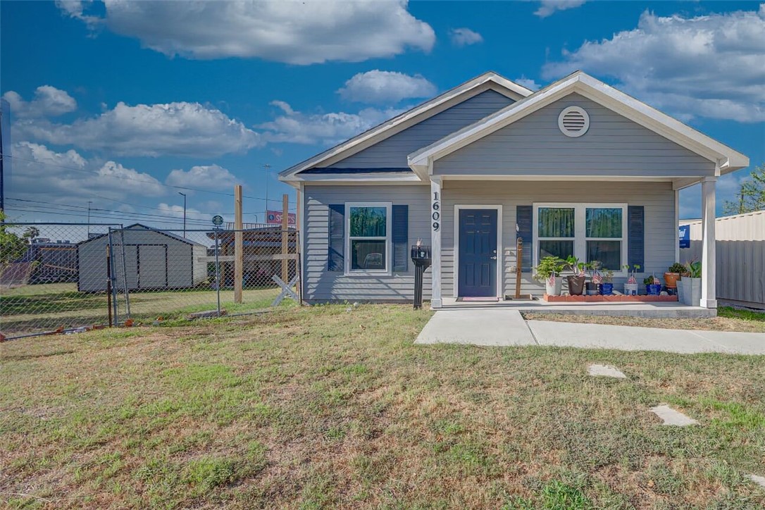 1609 W Manor Dr Property Photo 15