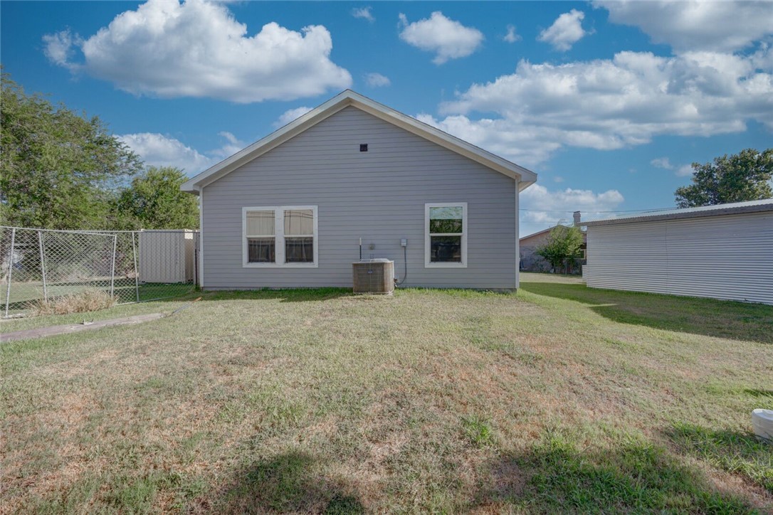 1609 W Manor Dr Property Photo 17