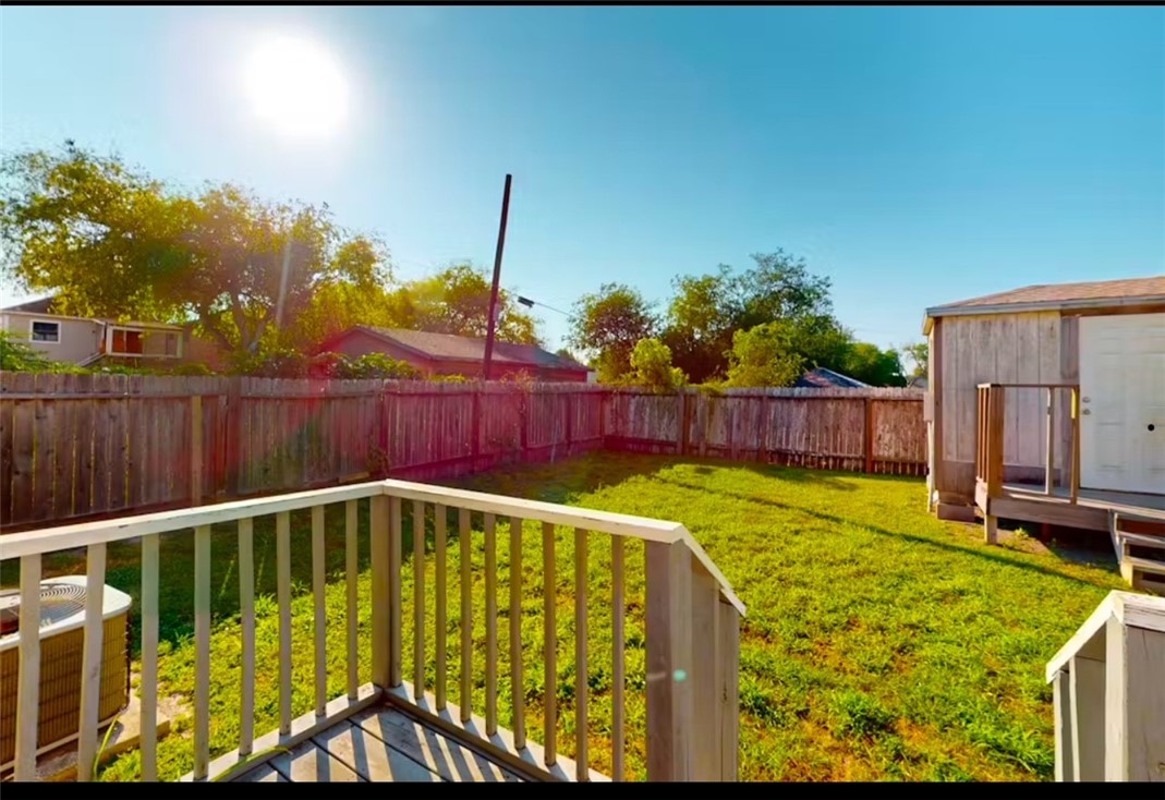 919 Elizabeth St Property Photo 7