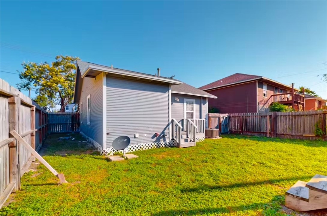 919 Elizabeth St Property Photo 8