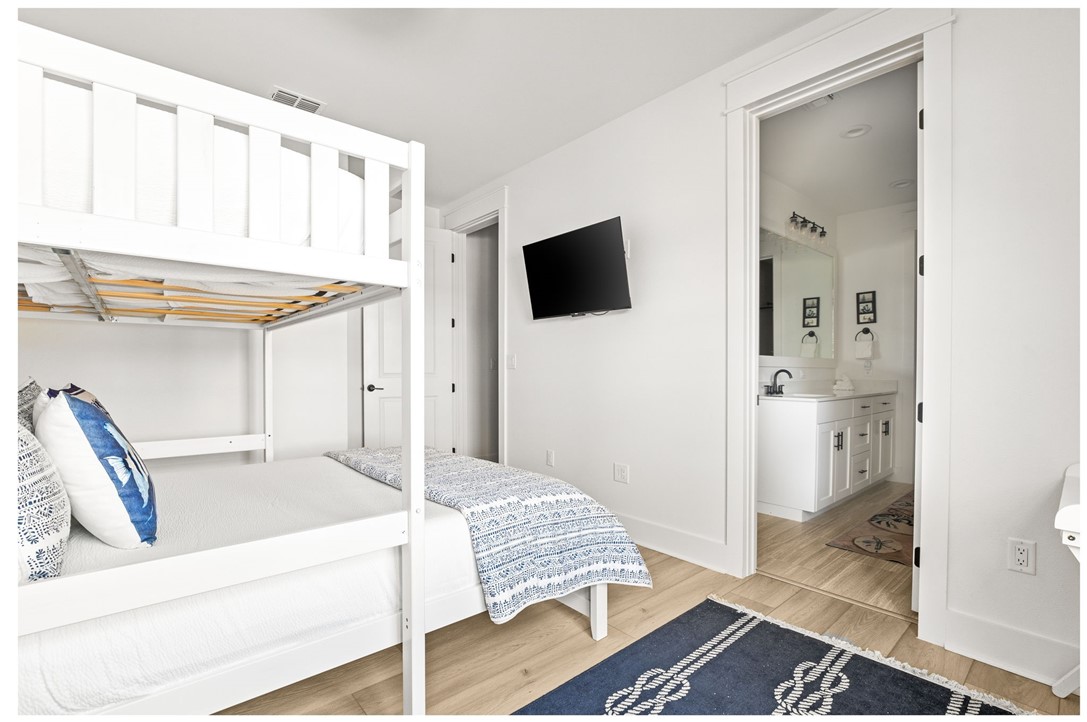 284 Sunrise Ave 4b Property Photo 8