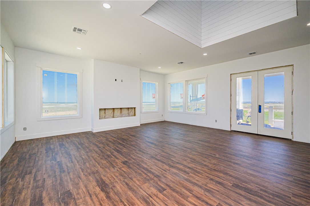 113 Port Saint Claire Property Photo 5