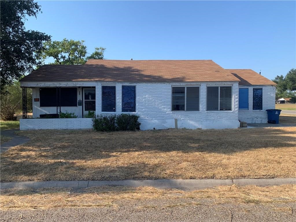 225 E Main St Property Photo 1