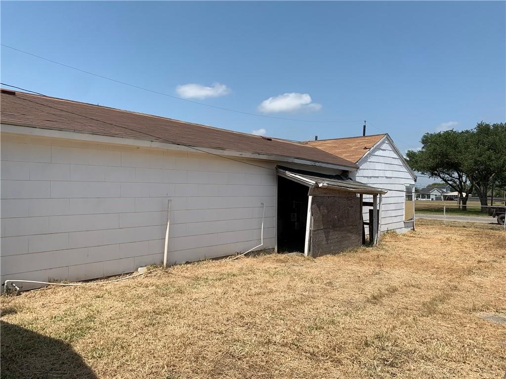 225 E Main St Property Photo 7