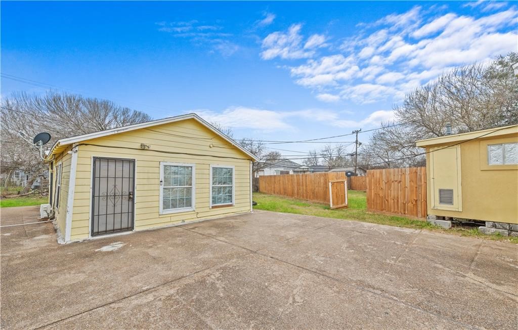 1541 Clodah Dr Property Photo 7