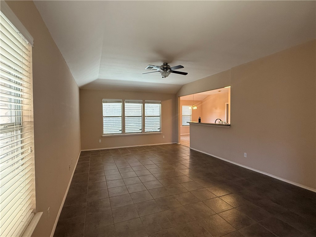 418 Oak Glen Dr Property Photo 8