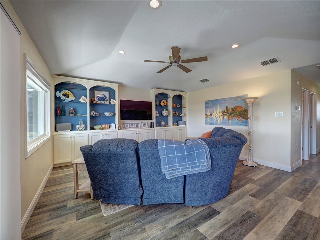 103 Driftwood Dr Property Photo 2