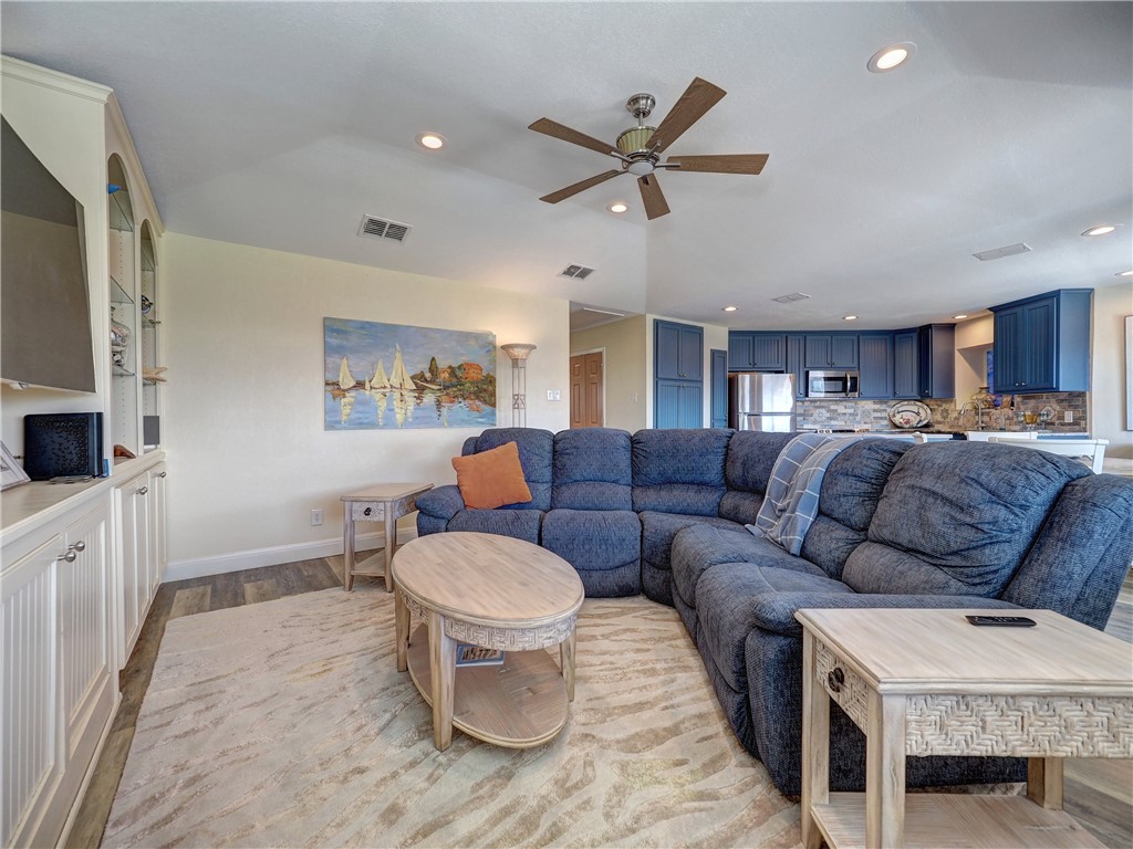 103 Driftwood Dr Property Photo 3