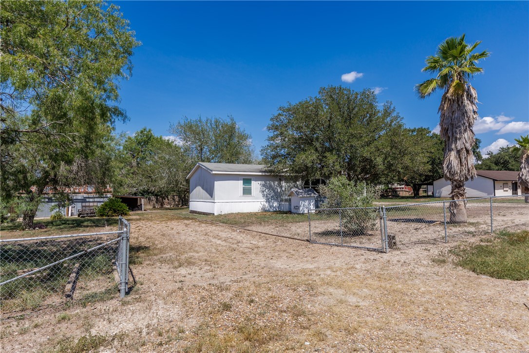 104 Island Dr Property Photo 1