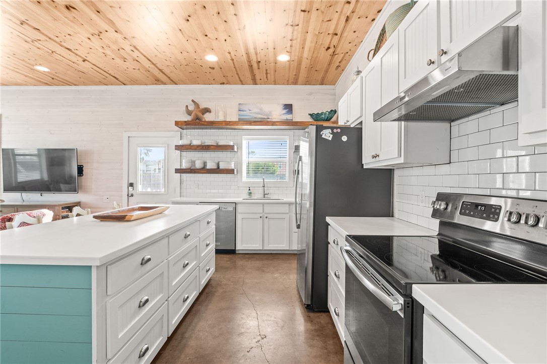 640 Gulf Village Dr Property Photo 9