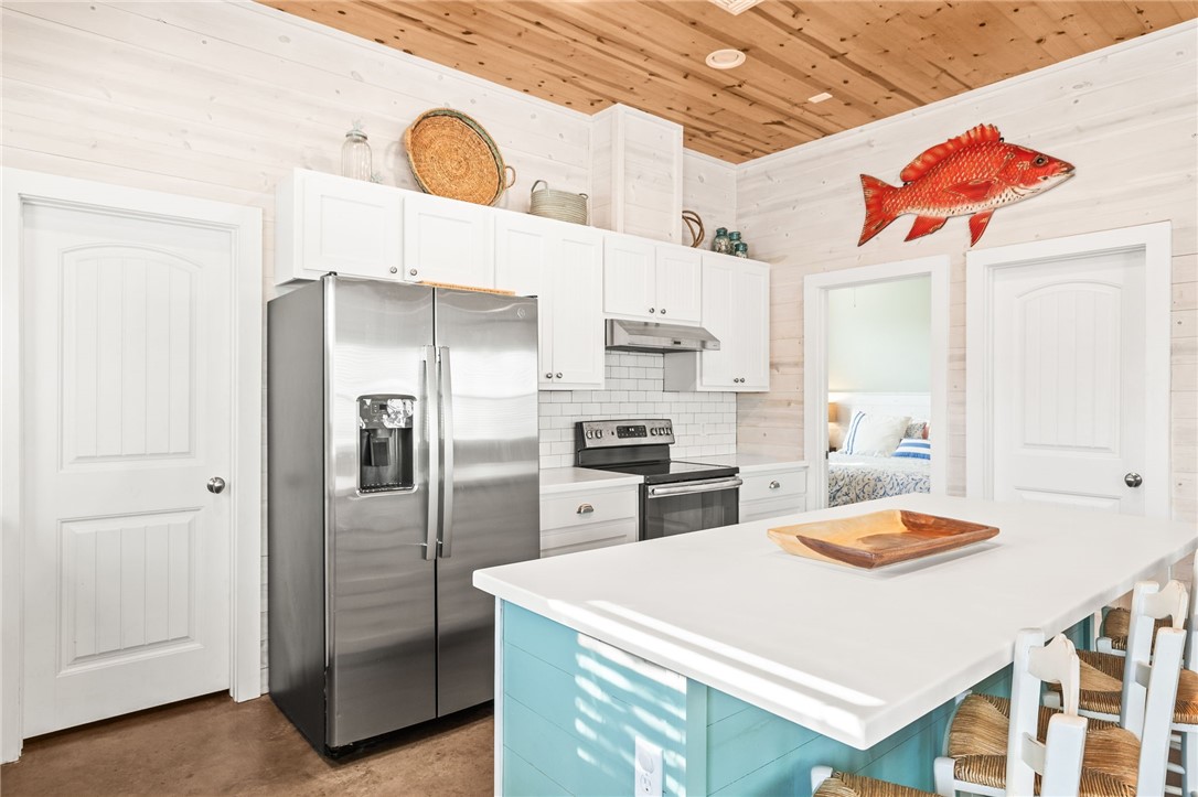 640 Gulf Village Dr Property Photo 10