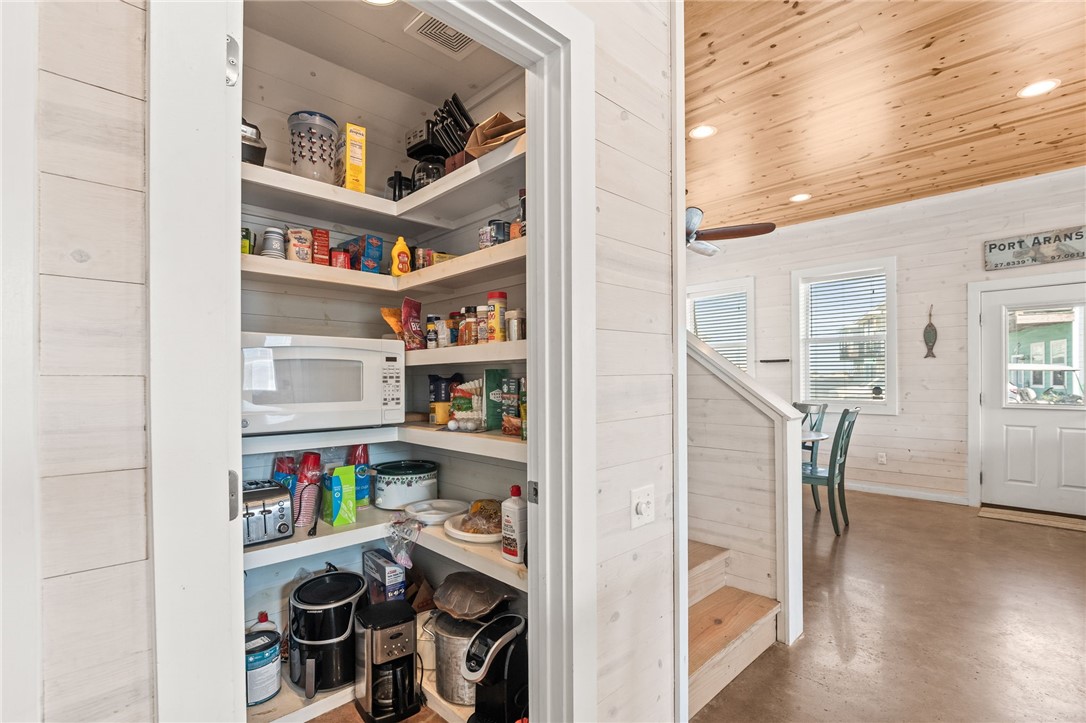 640 Gulf Village Dr Property Photo 15