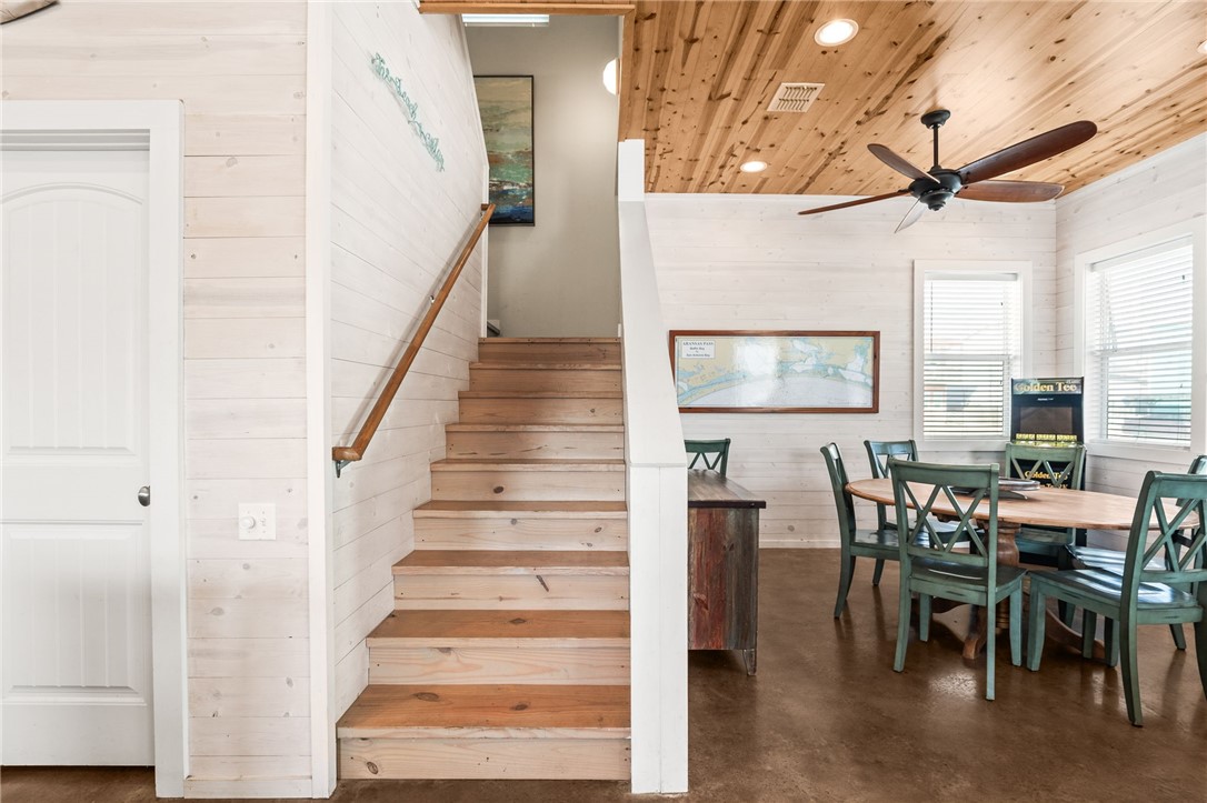 640 Gulf Village Dr Property Photo 16