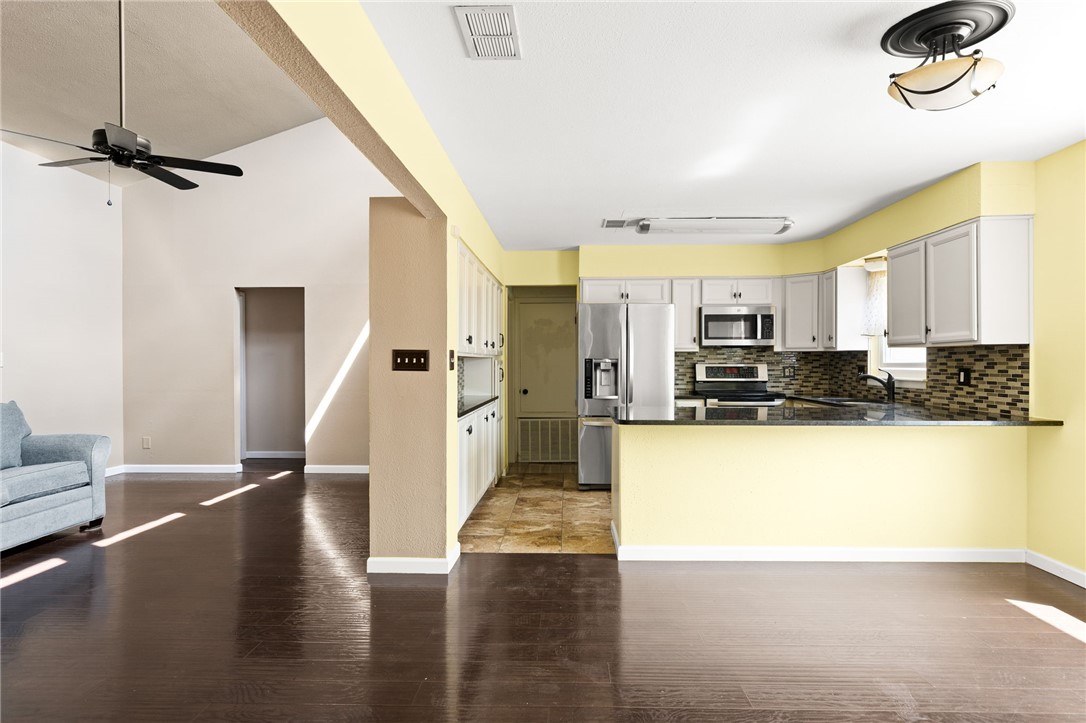 15525 Cuttysark St Property Photo 3