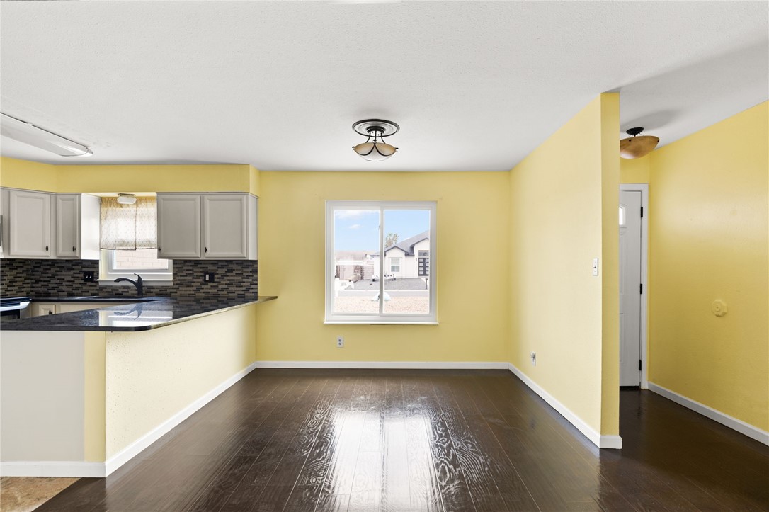 15525 Cuttysark St Property Photo 4