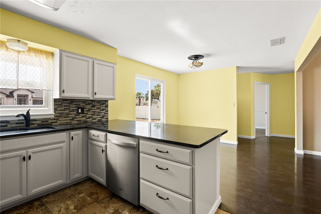 15525 Cuttysark St Property Photo 7