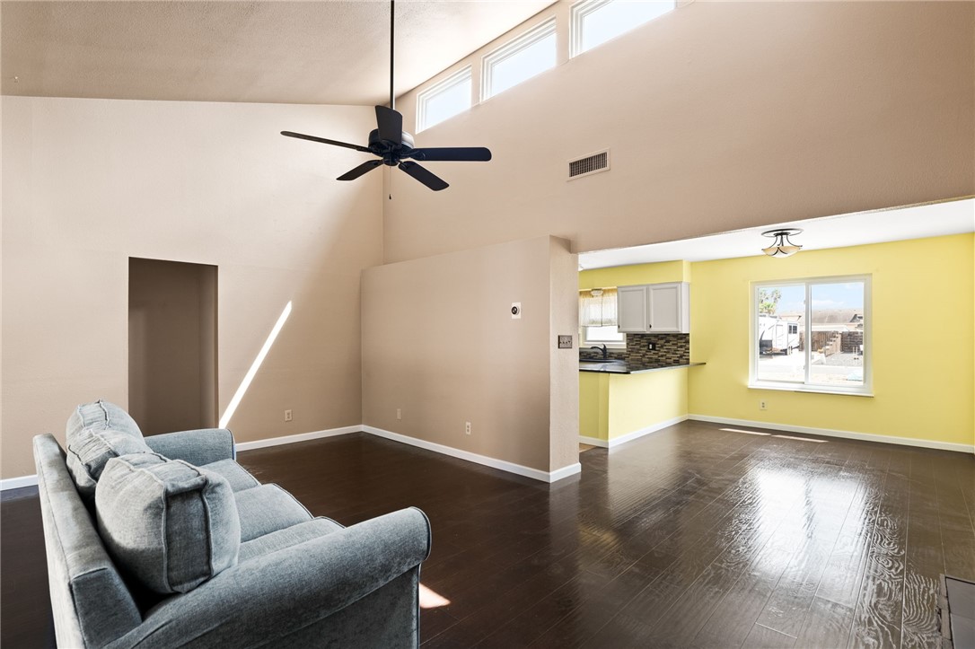 15525 Cuttysark St Property Photo 9