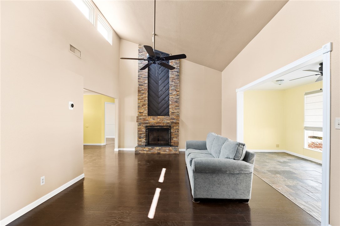 15525 Cuttysark St Property Photo 11