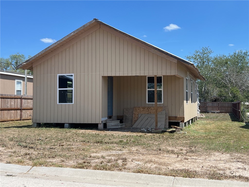 1708 Hackberry Property Photo 2