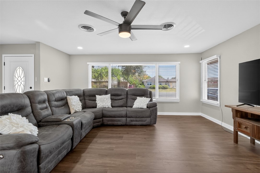 332 Doddridge St Property Photo 5