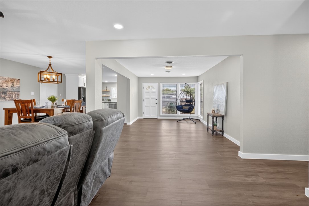 332 Doddridge St Property Photo 6