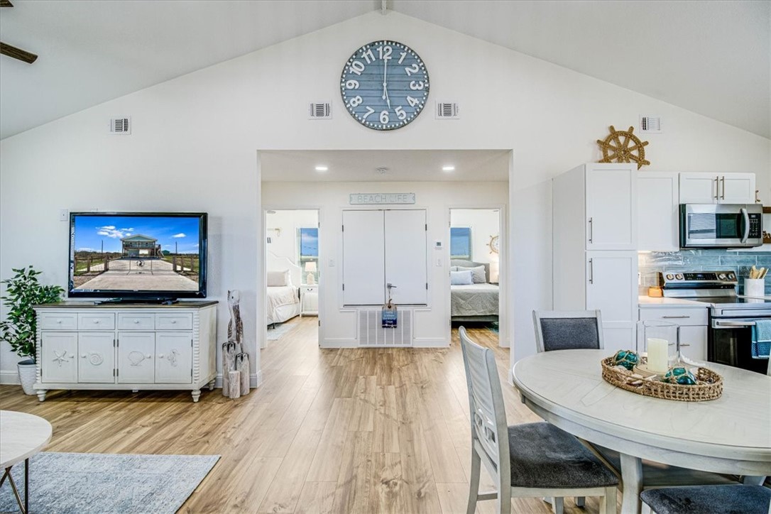 243 W Club Oak Lane Property Photo 10