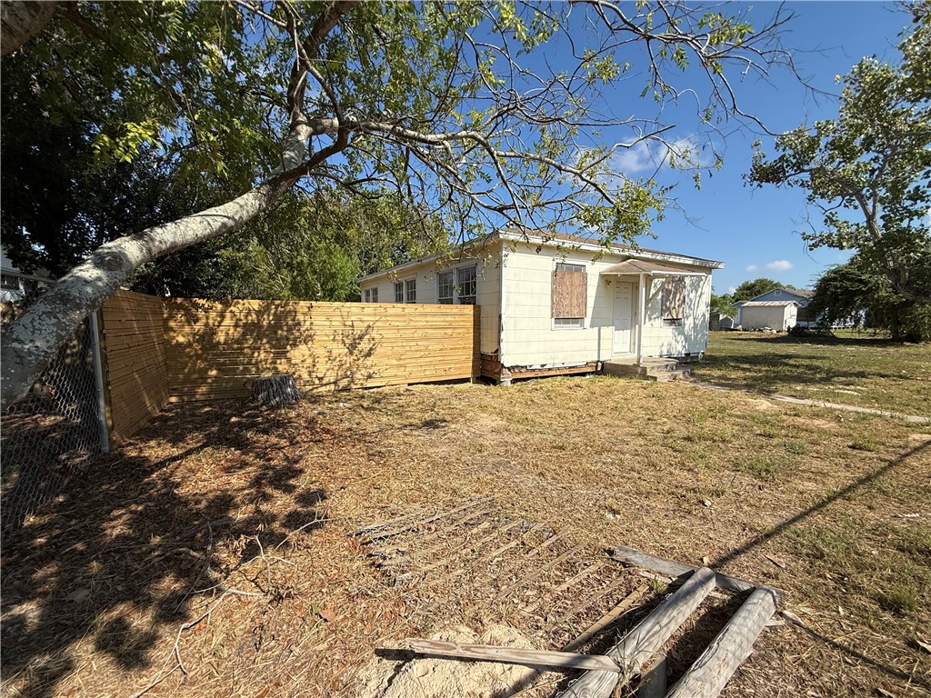 349 Glenoak Dr Property Photo 5