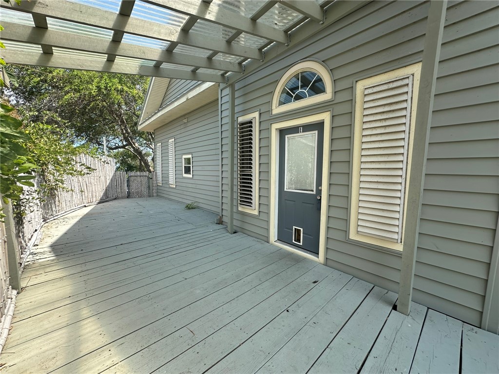 221 Commerce St E Property Photo 2