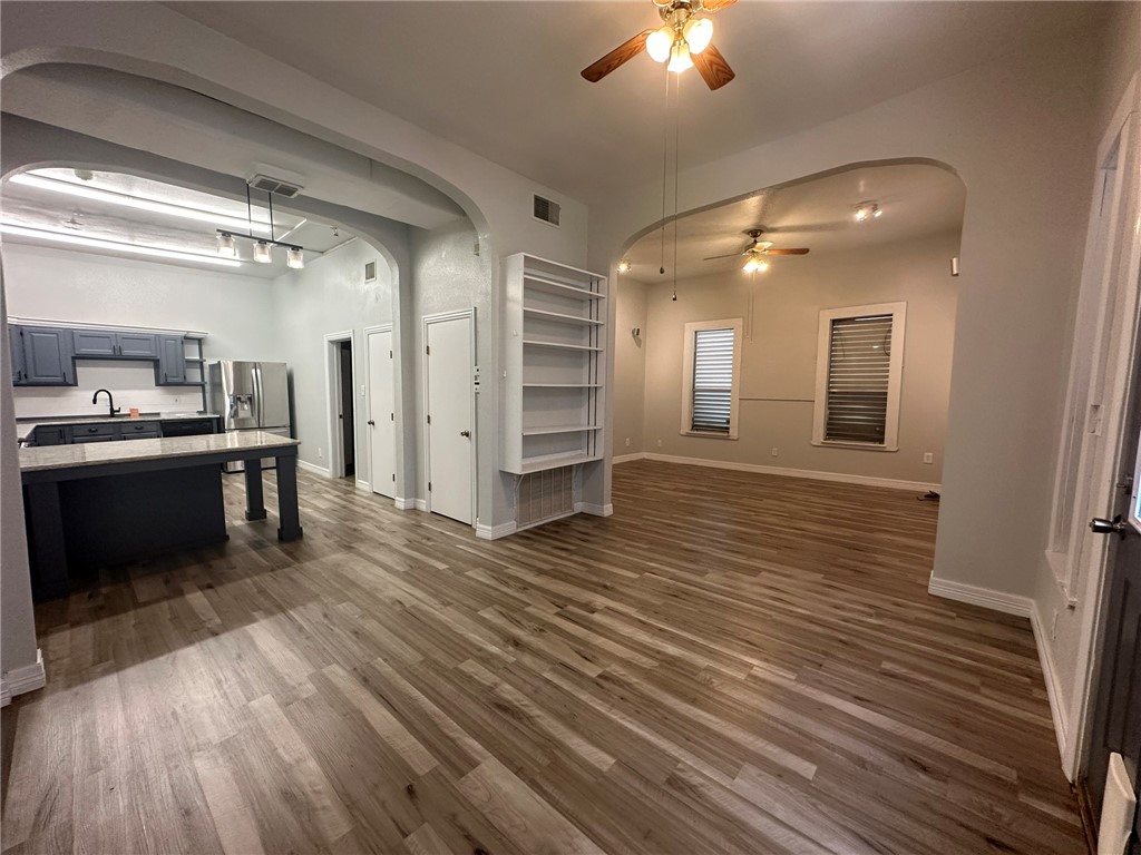 221 Commerce St E Property Photo 3