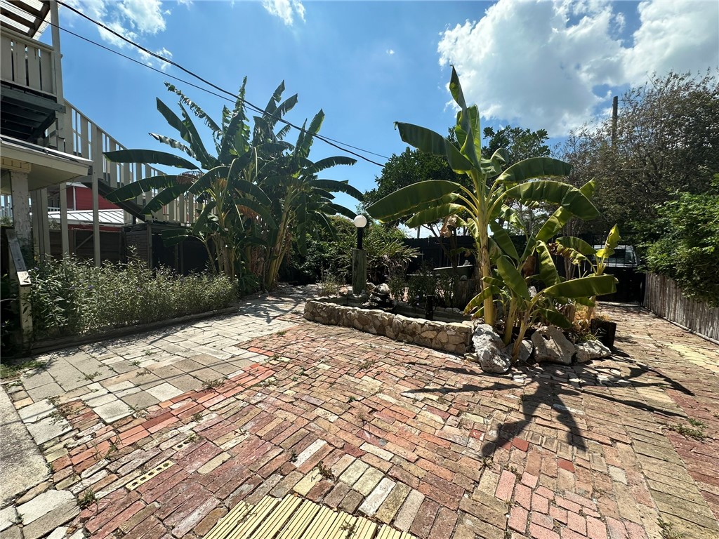 221 Commerce St E Property Photo 24