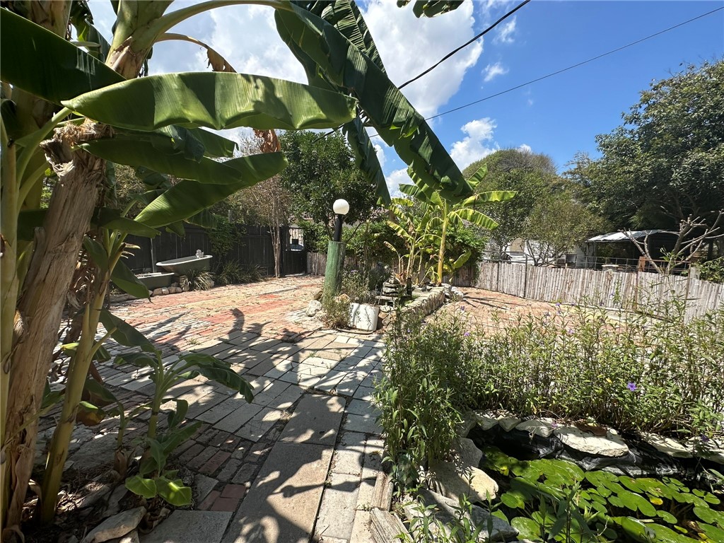 221 Commerce St E Property Photo 25