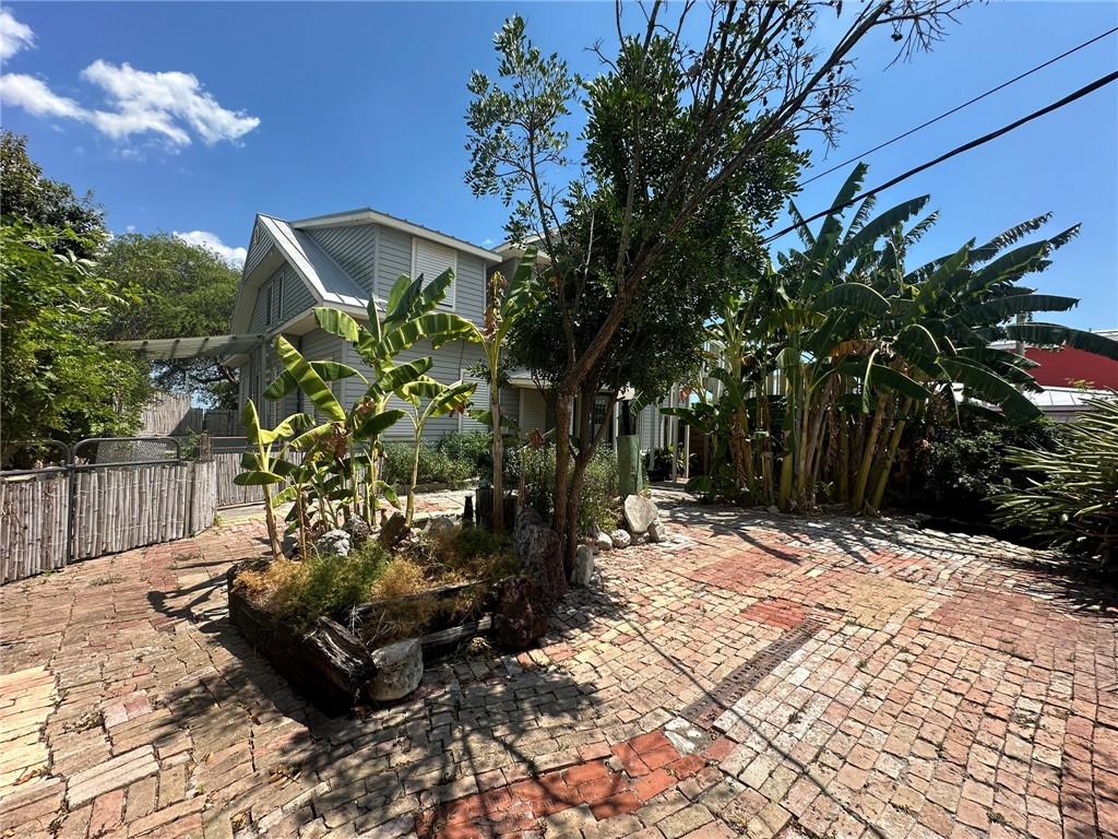 221 Commerce St E Property Photo 26