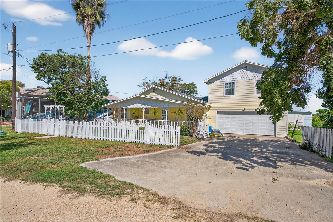 107 E Lakefield Dr Property Photo 2