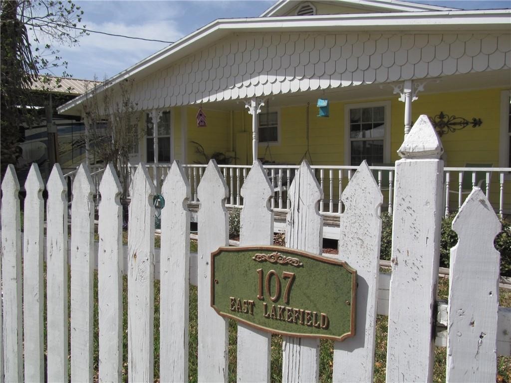 107 E Lakefield Dr Property Photo 3