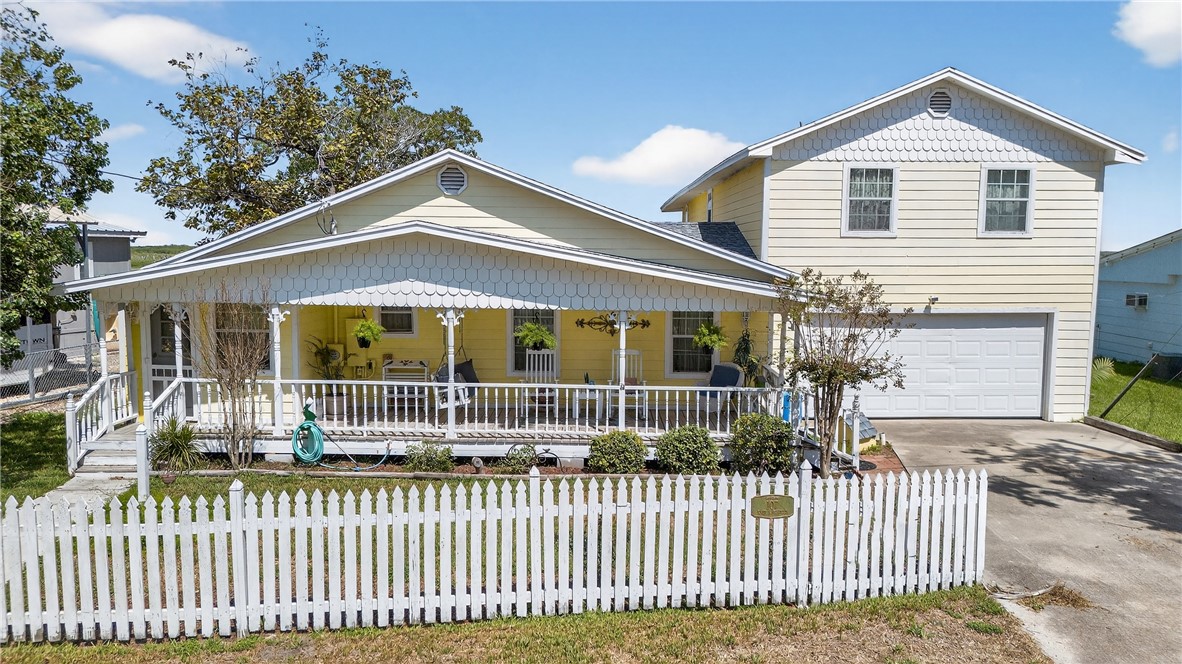 107 E Lakefield Dr Property Photo 5