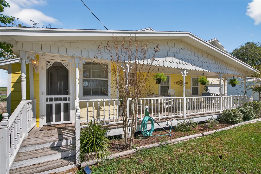 107 E Lakefield Dr Property Photo 6