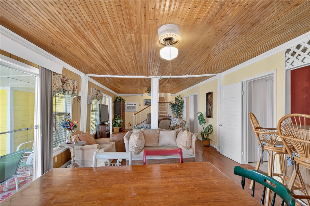 107 E Lakefield Dr Property Photo 14